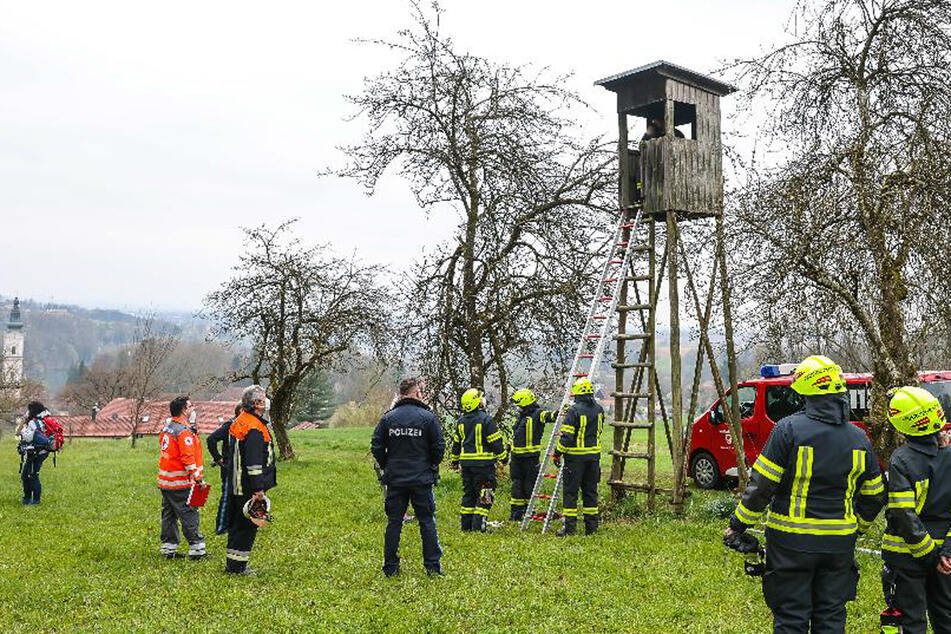Ein Fünfjähriger hatte sich in diesem Hochsitz selbst in eine Falle manövriert.