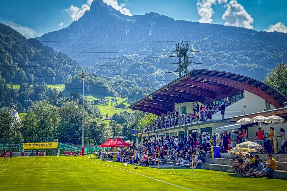 Das Stadion Golm des FC Schruns in Österreich: Hier steigt vor malerischer Kulisse Dynamos Generalprobe gegen Bundesligist SC Freiburg.