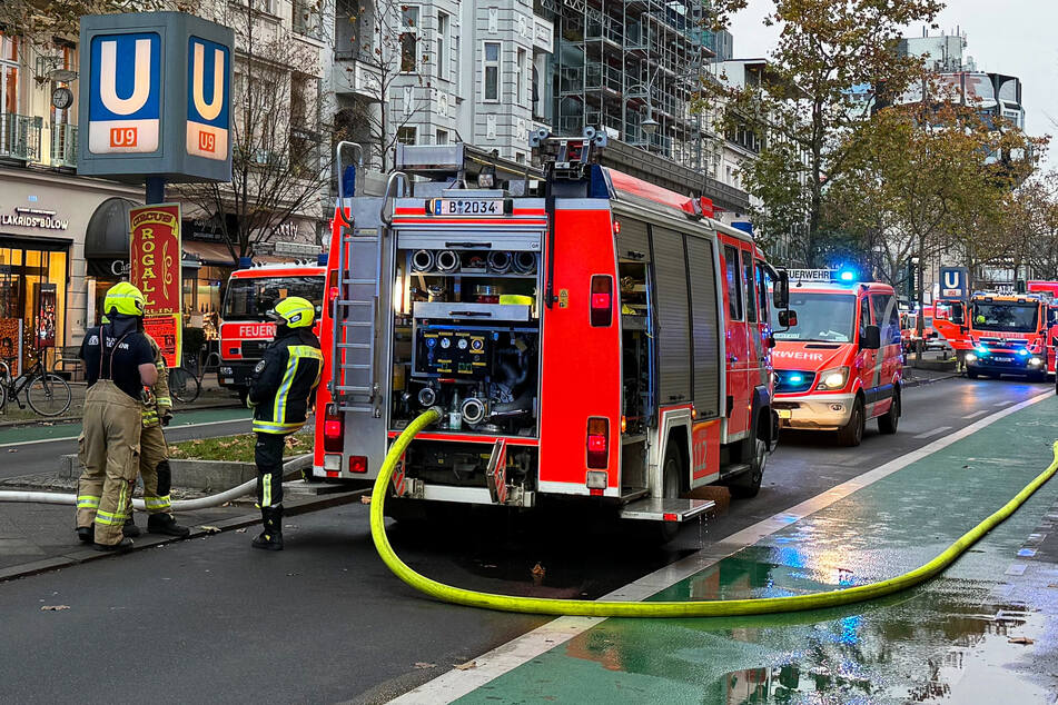 Am U-Bahnhof Schloßstraße sorgte am Freitag Rauch für einen Großeinsatz der Feuerwehr.