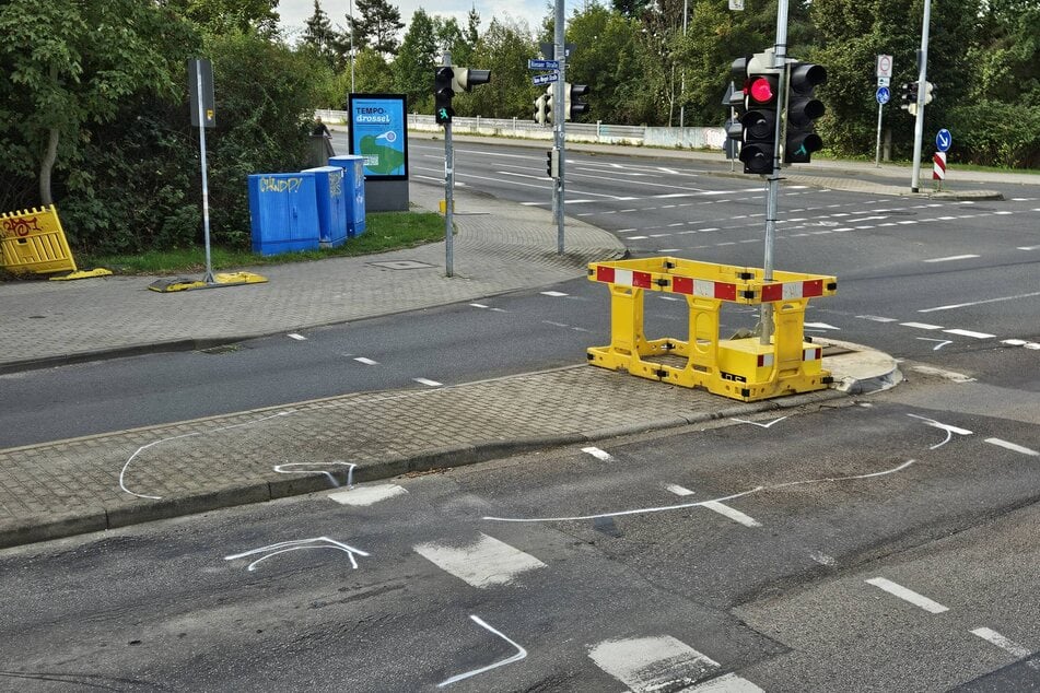 40.000 Euro Schaden: Škoda-Fahrer rast mit über zwei Promille gegen Ampel