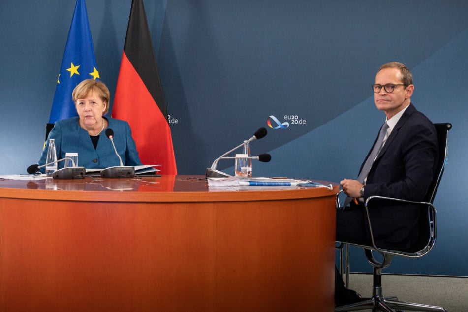 Bundeskanzlerin Angela Merkel (66, CDU) und der Regierende Bürgermeister von Berlin, Michael Müller (55, SPD).