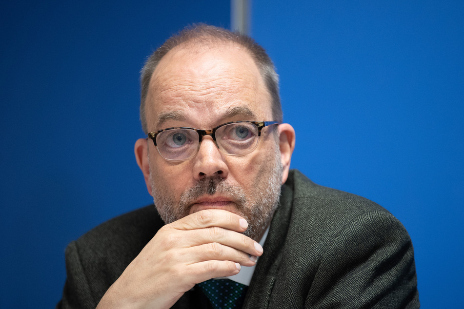 Brandenburgs parteiloser Sozialstaatssekretär Michael Ranft (63) sieht auch Bund und Länder in der Pflicht, sich um die aktuelle Flüchtlingssituation zu kümmern.