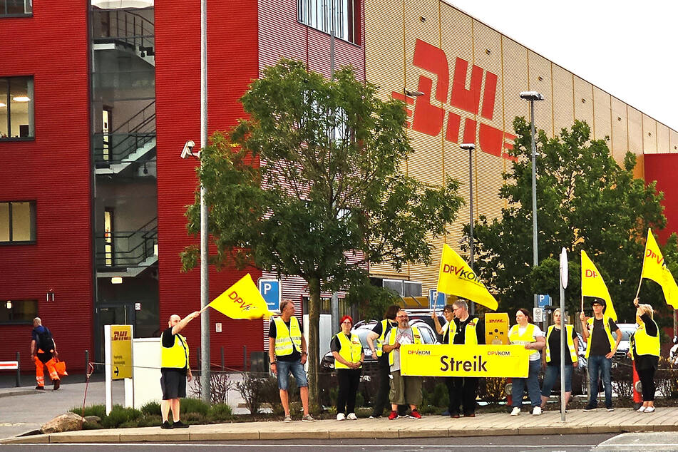 Mitarbeitende der DHL Hub Leipzig sind zum Streik aufgerufen.
