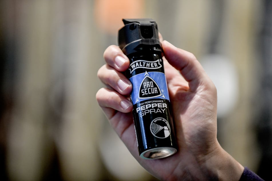 Der "Kleine Waffenschein" berechtigt zum Führen von beispielsweise Reizstoffwaffen mit dem Kennzeichen PTB. (Symbolfoto)