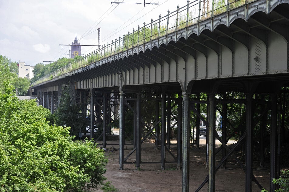 Das Denkmal an der Annaberger Straße sollte ursprünglich durch die Deutsche Bahn abgerissen und durch einen Neubau ersetzt werden.