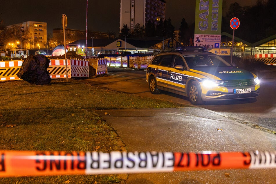 Die Polizei riegelte den Parkplatz an der Chemnitzer Straße großflächig ab.