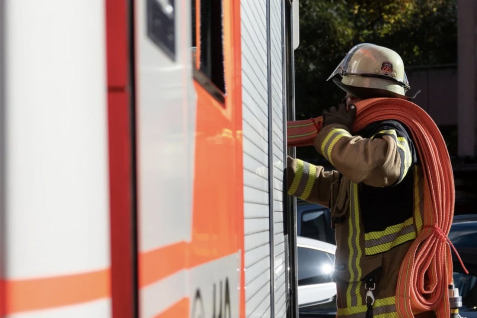 Die Feuerwehr war mehrere Stunden am Brandort im Einsatz. (Symbolfoto)