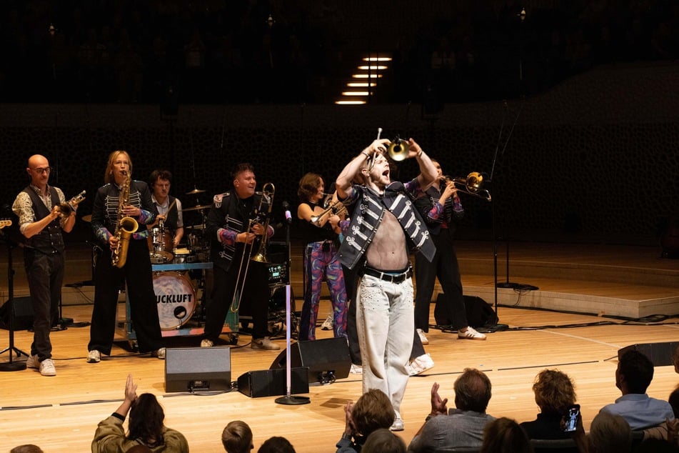 Die Brassband Druckluft heizte dem Publikum nach der Pause ordentlich ein und riss den ein oder anderen sogar von seinem Sitz.