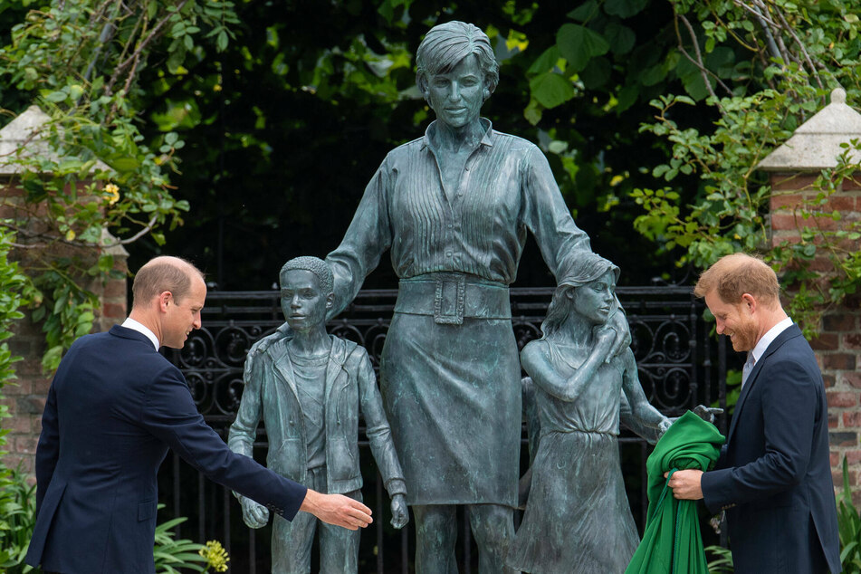 Prince William (l.) and Prince Harry unveiled the state of their late mother Princess Diana in July.