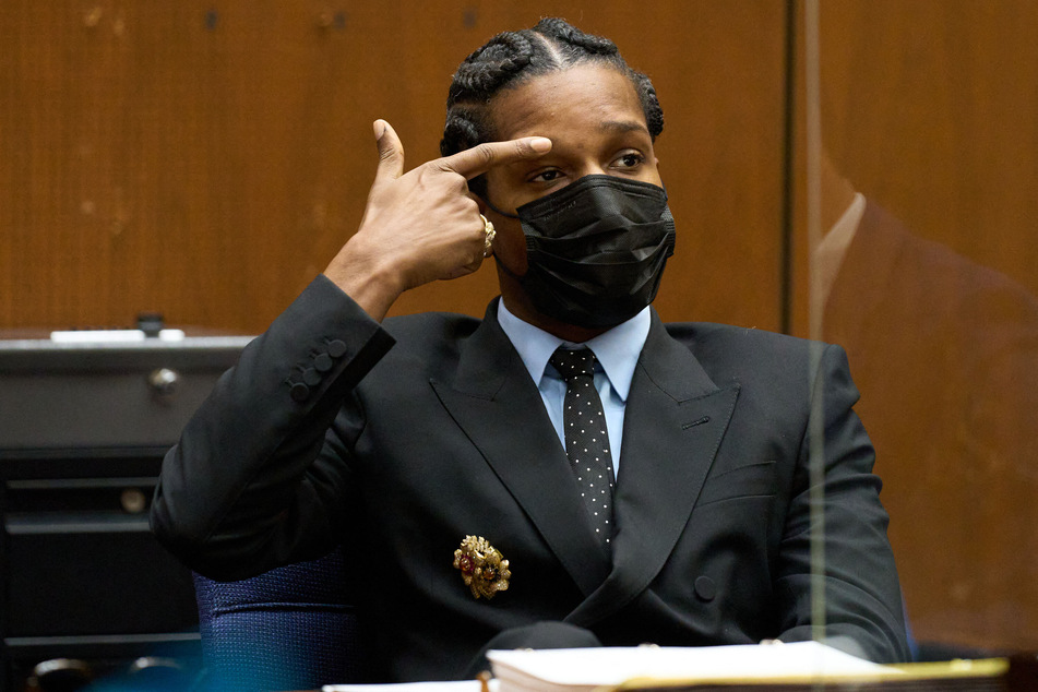 Ein ehemaliger Kindheitsfreund macht A$AP Rocky (35) vor Gericht schwere Anschuldigungen.