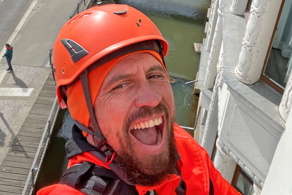 Robert Sommer (43) hat auch in schwindelerregenden Höhen noch einen flotten Spruch auf den Lippen.