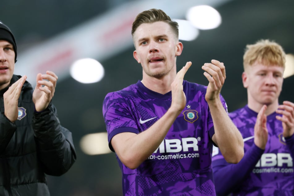 Mit einem Instagram-Post verkündete Erik Majetschak (26) am Montagabend, dass er seinen Vertrag beim FC Erzgebirge Aue nicht verlängert.