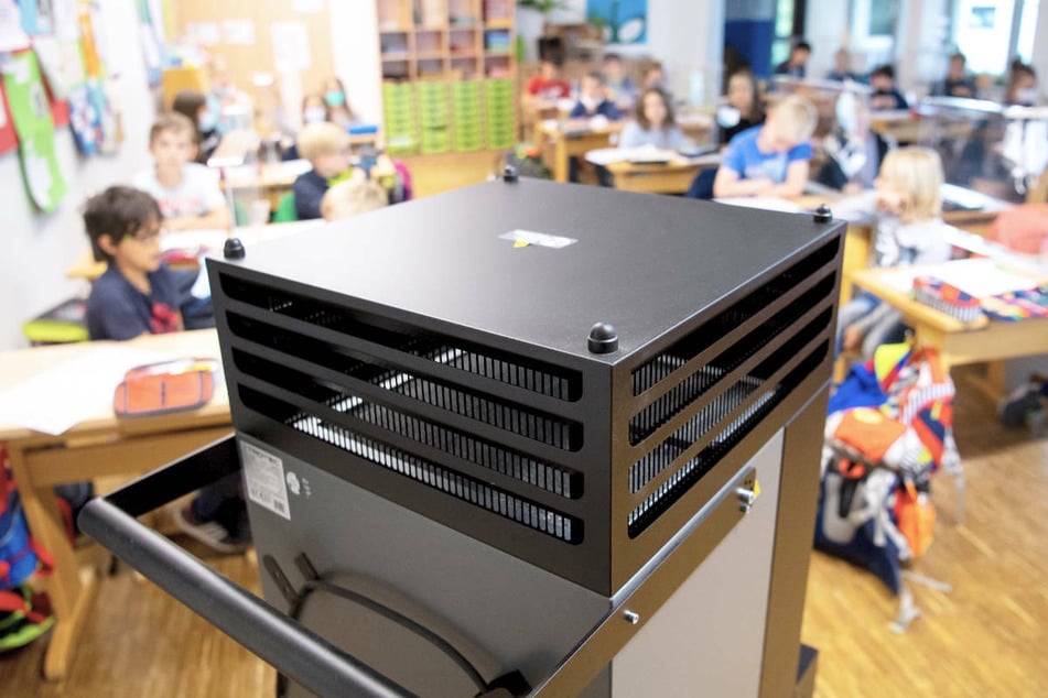 Die GEW fordert beispielsweise mehr Luftfilter für die Klassenräume, um Ansteckungsrisiken einzudämmen.