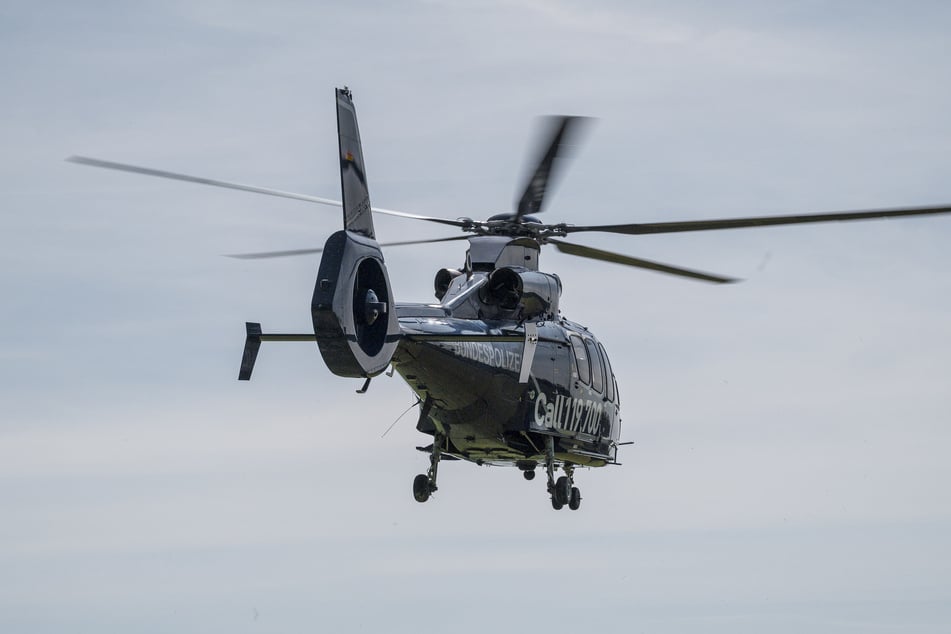 Ein Airbus-Helikopter der Bundespolizei wurde in der Nacht auf Montag zu einer Vermisstensuche in Dresden hinzugezogen. (Symbolfoto)