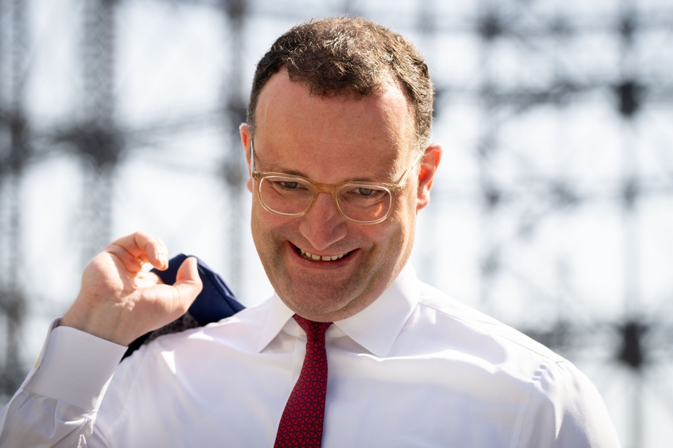 Gesundheitsminister Jens Spahn (41, CDU) freut sich über die Fortschritte beim Impfen.