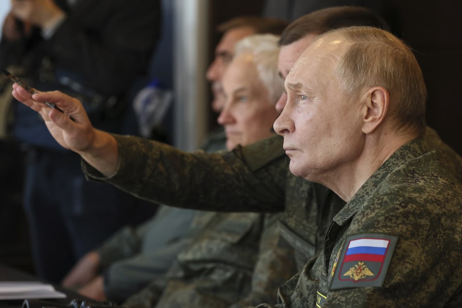 Russland wirft dem Bildhauer vor, Fakes über die russische Armee verbreitet zu haben.