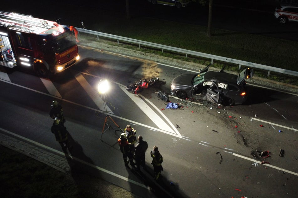 Die Unfallstelle aus der Luft: Beim Abbiegen übersah der BMW-Fahrer das Motorrad, das auf der Bundesstraße fuhr.