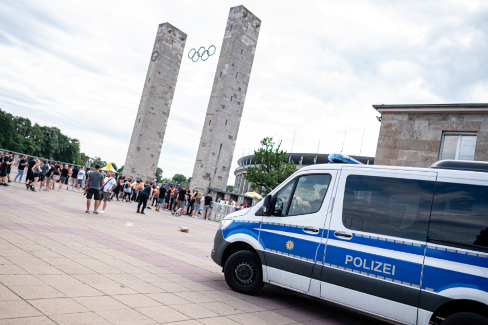 Kurioser Diebstahl: Täter lassen 4 Meter hohen Masten mitgehen!