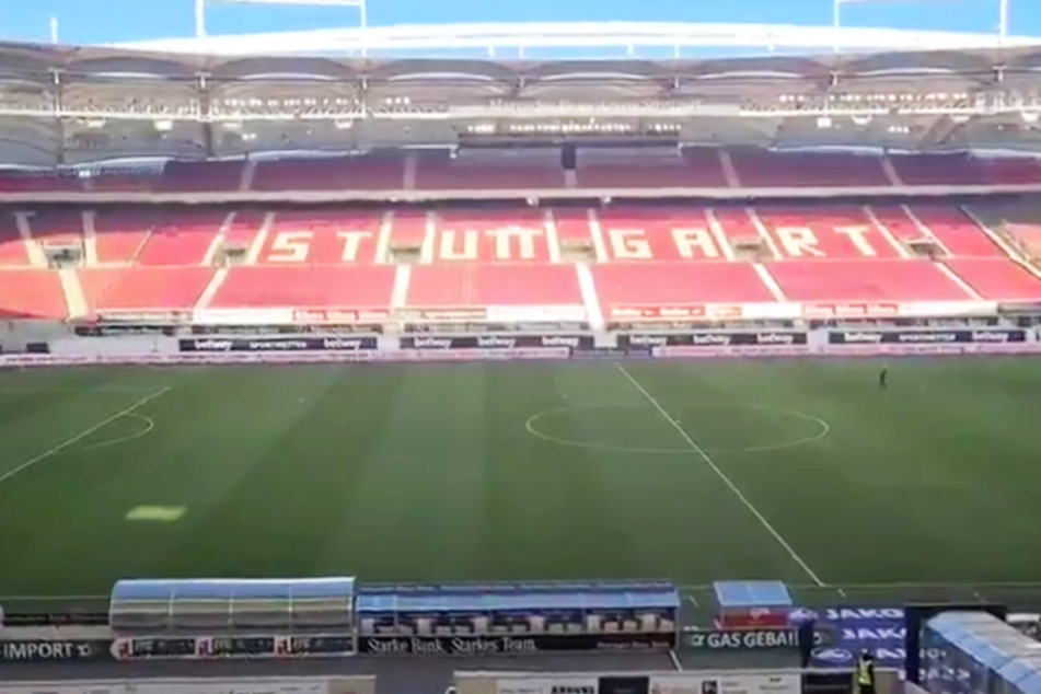 Claus Vogt filmte vor dem Anpfiff gegen Eintracht Frankfurt aus der leeren Mercedes-Benz-Arena.