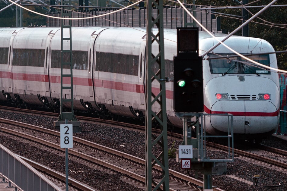 Nach Stromschlag einer Passagierin: Zugbetreiber prüft Steckdosen