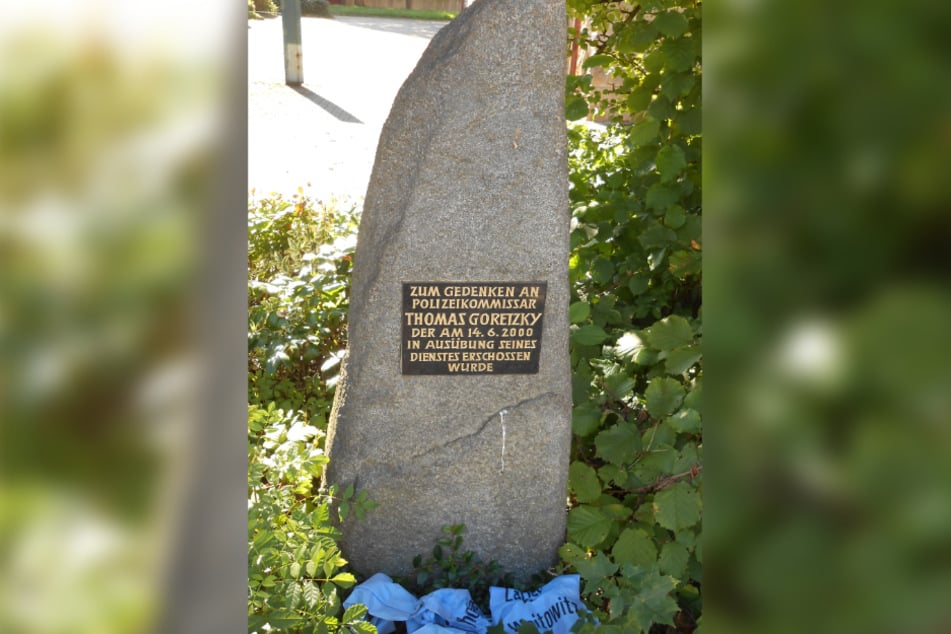 Gedenkstein für einen der ermordeten Polizisten in Dortmund im Juni 2000.