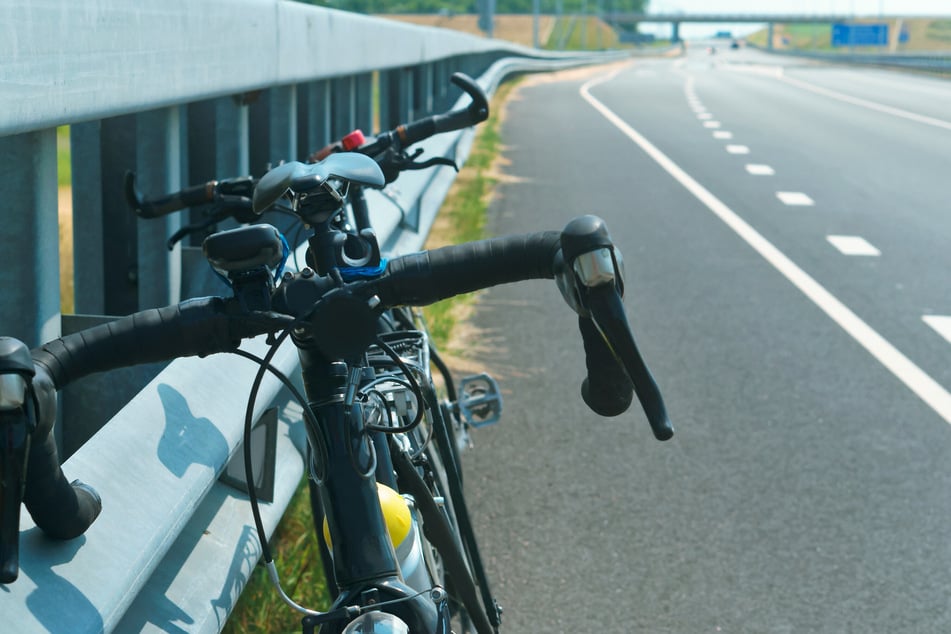 Unbekannte klauten am Dienstag ein angeschlossenes Fahrrad an der A9. (Symbolbild)