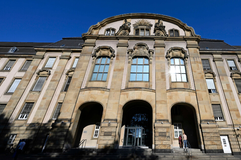 Vor dem Mönchengladbacher Landgericht wurde der 75-Jährige nun zu lebenslanger Haft verurteilt.