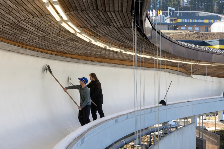 Anfang 2026 gastiert der Rennrodel-Weltcup in Oberhof an. Die letzten Vorbereitungen in der Eisbahn laufen. (Archivbild)