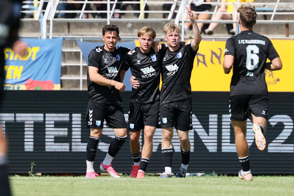 Magnus Baars (2.v.l.) bescherte Magdeburg mit dem 3:3 einen Punkt.