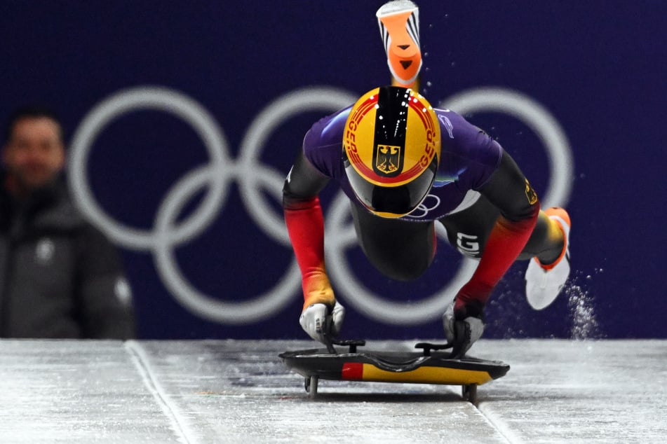 Susanne Kreher liegt nach der Hälfte des Wettkampfs nur 0,04 Sekunden hinter der Führenden Janine Flock.
