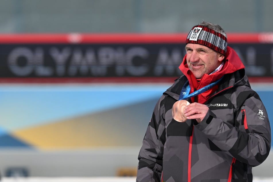 Christoph Sumann (50), Sportlicher Leiter des ÖSV, bekam bei den Olympischen Spielen in Antholz nachträglich eine Medaille aus Vancouver 2010 überreicht. Seither ist die einstige Biathlon-Nation allerdings tief in die Krise geschlittert.