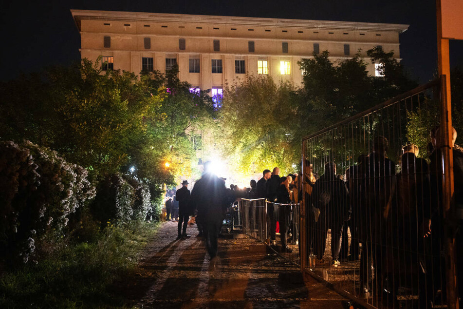Wegen eines Corona-Falls im Berliner Club Berghain wurden 3300 Menschen anhand von Anwesenheitslisten kontaktiert. (Symbolbild)