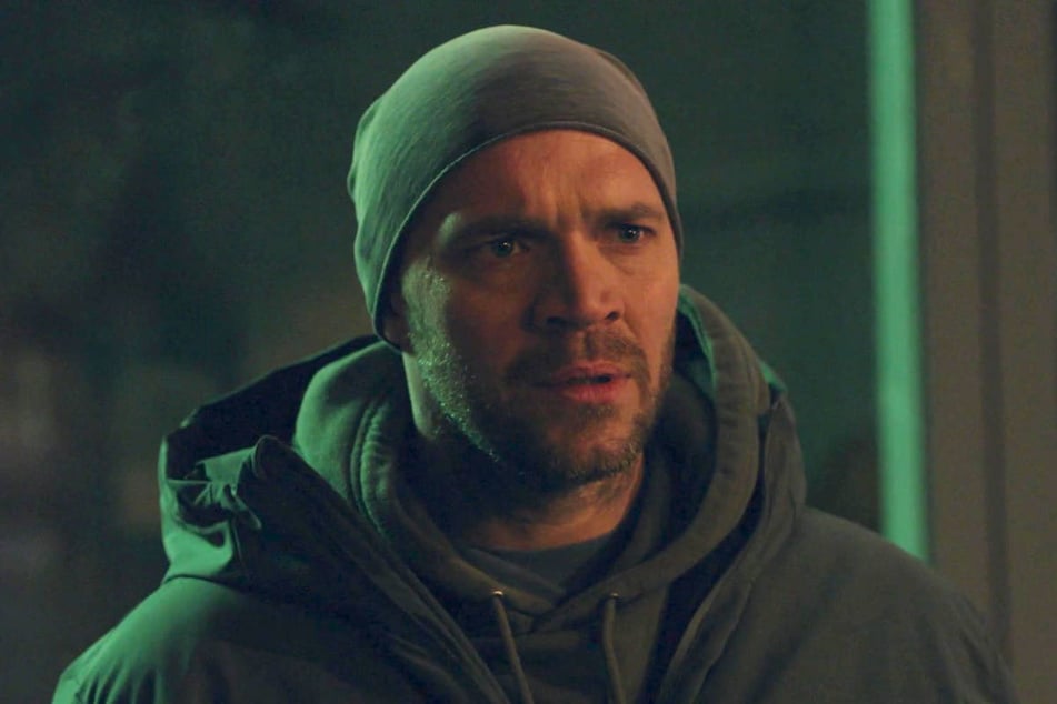 Erik versucht vergeblich, Toni noch einmal von seiner Liebe zu überzeugen.