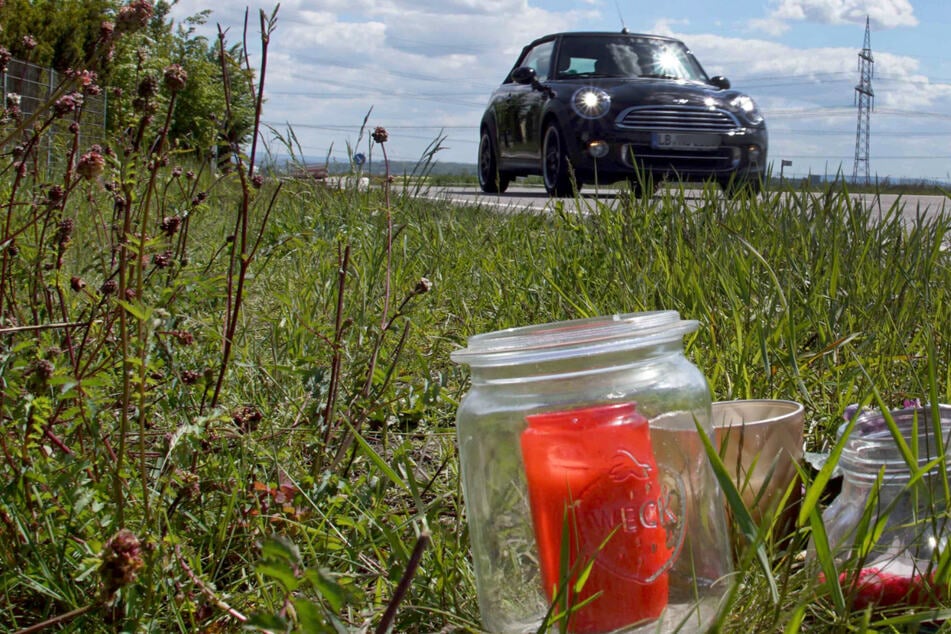 Auto kracht in Gruppe, junger Mann stirbt: So lange muss der Todes-Fahrer in den Knast