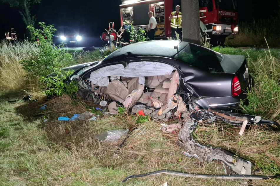 Die beiden Frauen, die in dem Skoda saßen, starben noch an der Unfallstelle.
