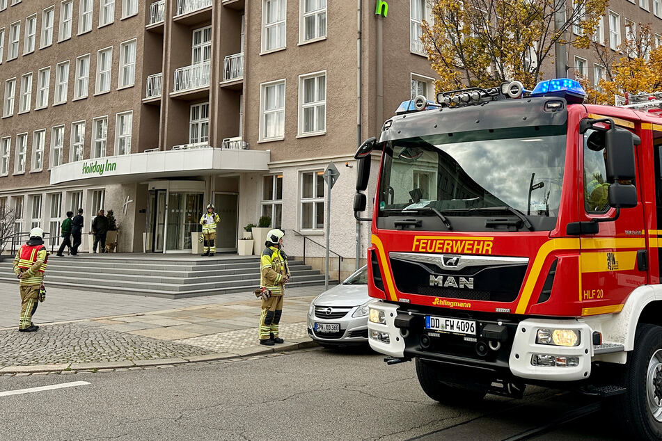 Dresden: Feuerwehr-Einsatz in der Innenstadt: "Holiday Inn"-Hotel evakuiert!