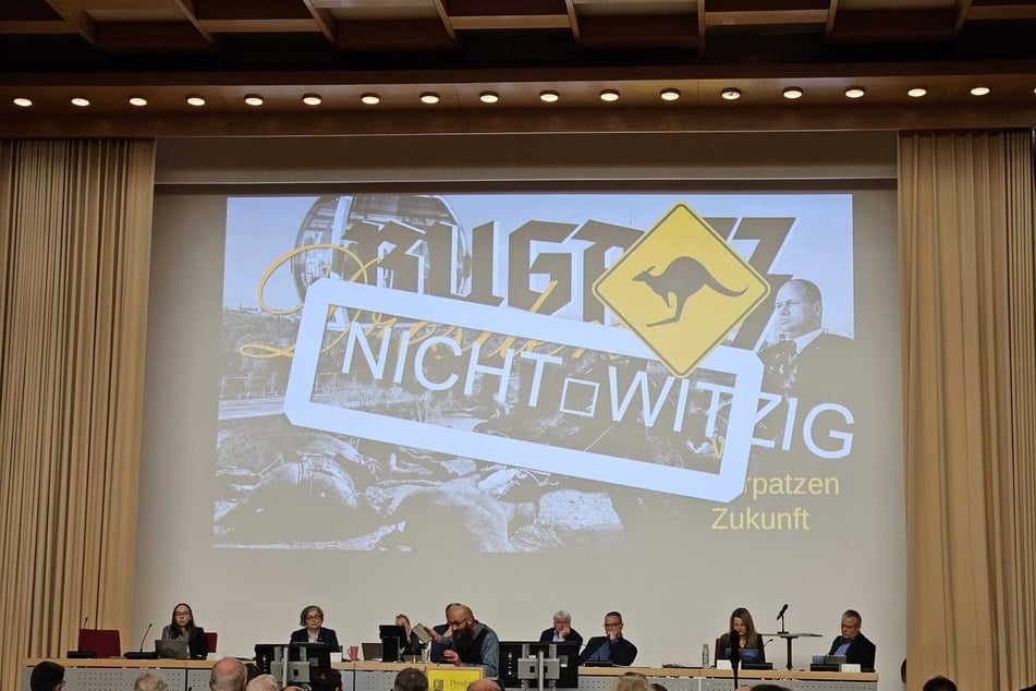 "NICHT WITZIG": So sah das von der Verwaltung geänderte Bild im Stadtrat aus.