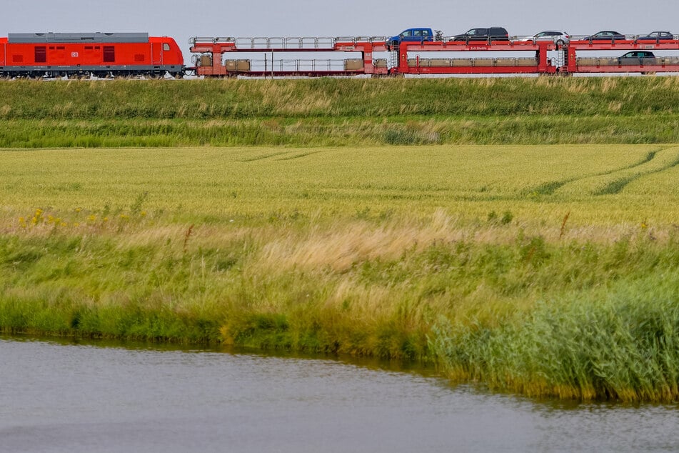 Der Sylt-Shuttle, mit dem von der Deutschen Bahn Autos vom Festland nach Westerland auf Sylt transportiert werden, fährt in der kommenden Woche an drei Tagen nicht.
