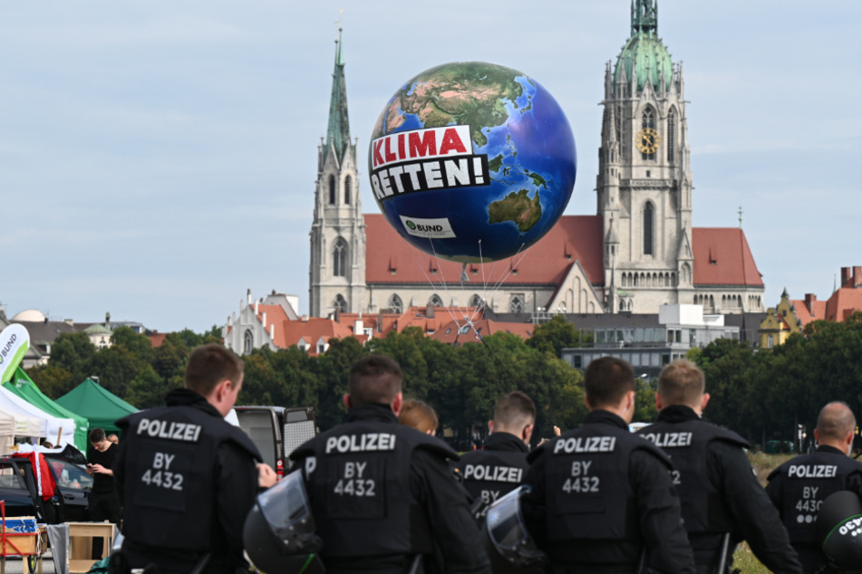 Journalisten auf IAA in Gewahrsam genommen: Klage eingereicht