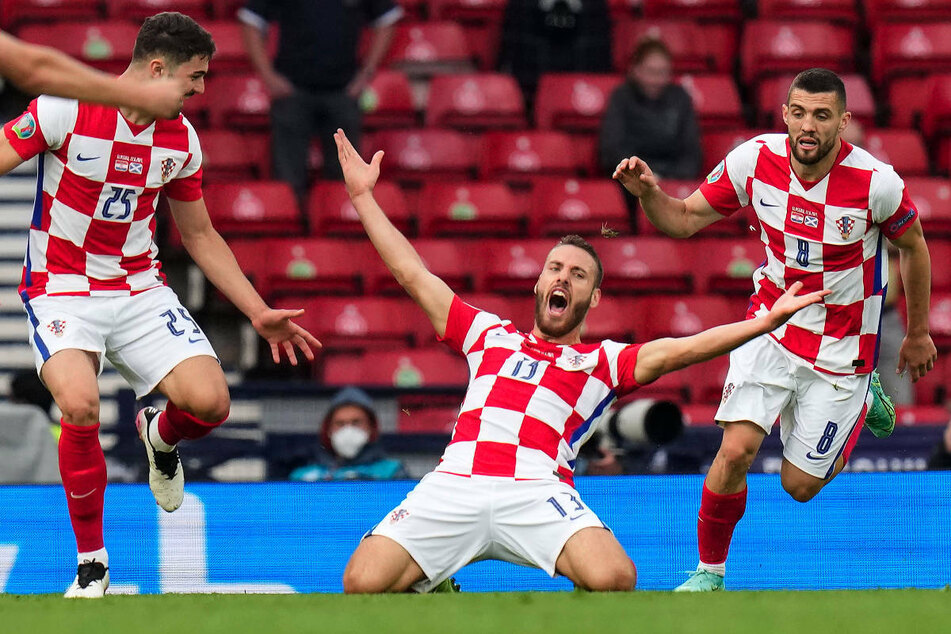 Nikola Vlasic (23, M.) bejubelt seinen Treffer gegen Schottland bei der EM 2020. Der Kroate schnürt mittlerweile die Schuhe für den Premier-League-Klub West Ham United.