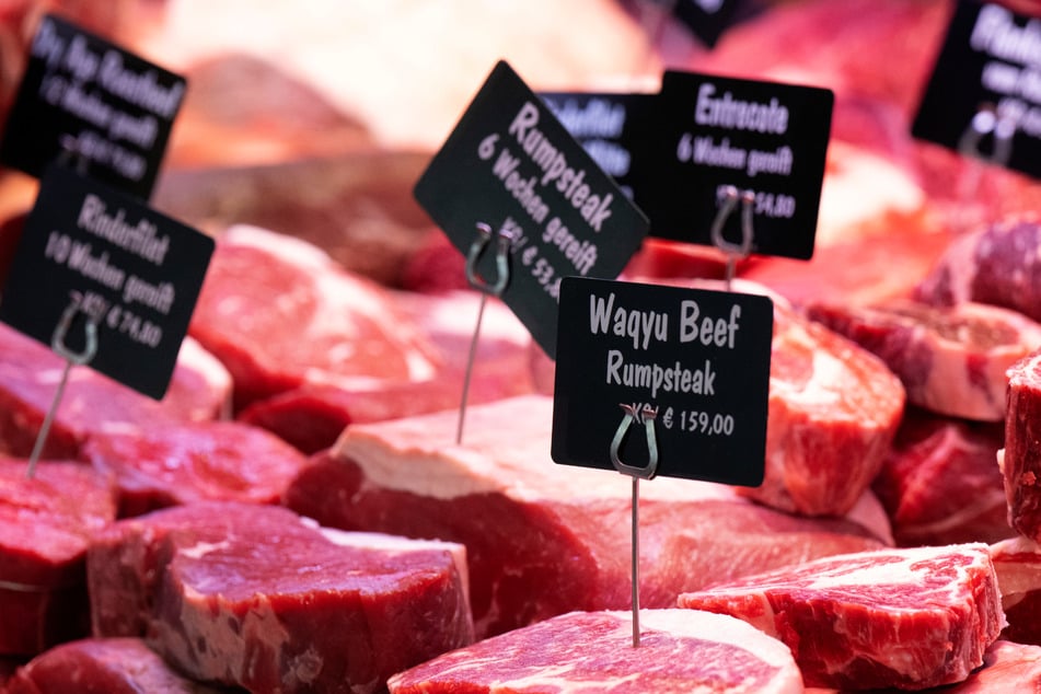 Der 28-Jährige hat unter anderem Fleisch vom Wagyu-Rind unter falschem Namen bestellt. (Symbolbild)
