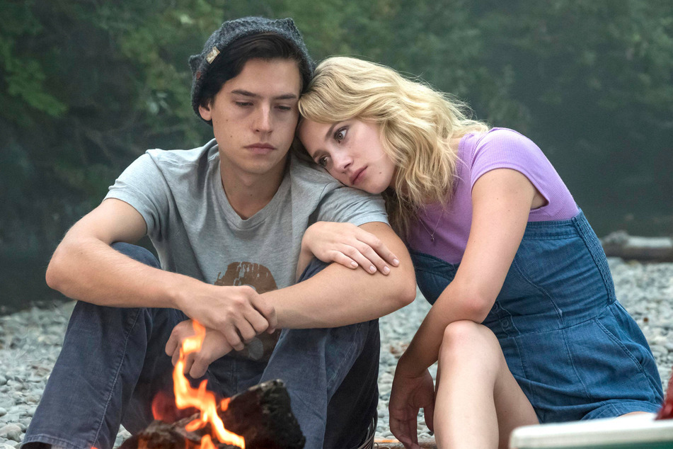 Lili Reinhart (r) and Cole Sprouse's Riverdale characters Betty Cooper and Jughead Jones, respectively, were an on-and-off pair until season 4.