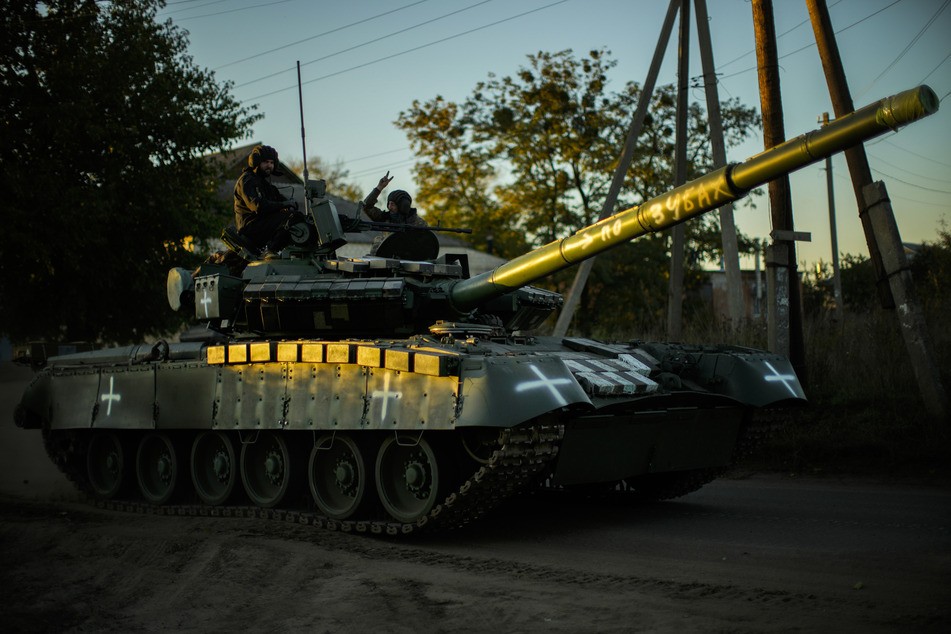 Die ukrainischen Soldaten sind längst nicht mehr nur mit den eigenen Panzern unterwegs.