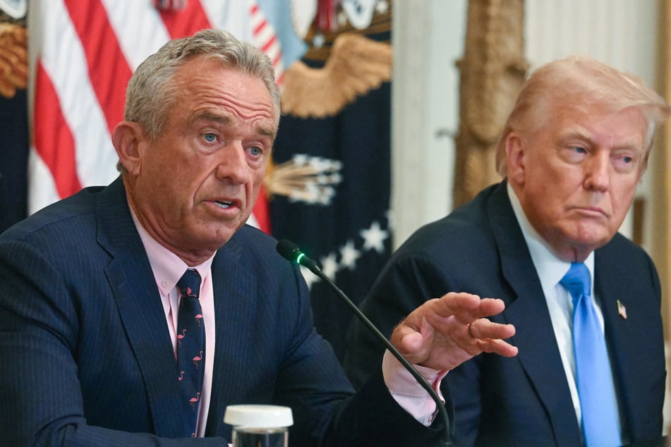 Since joining Donald Trump's administration, Health Secretary Robert F. Kennedy Jr. (l.) has overseen a major overhaul of US health policy.