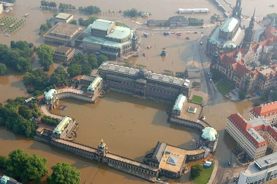Im Jahr 2002 war Dresden extrem vom Hochwasser betroffen. Die komplette Altstadt war überflutet. (Archivbild)