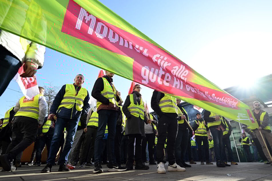 Von Montag bis Mittwoch sind Teile des kommunalen Nahverkehrs von Streiks betroffen. (Archivfoto)