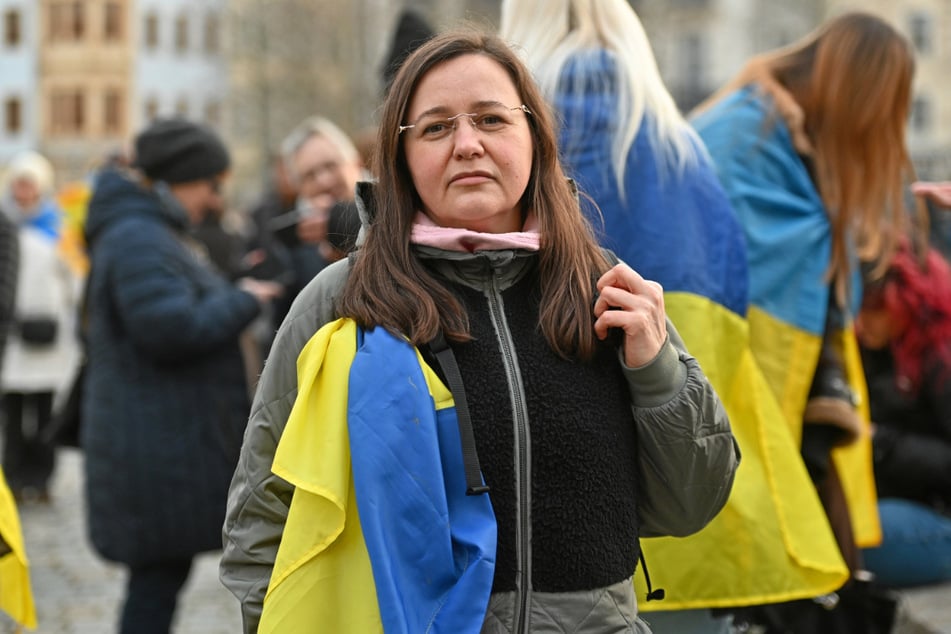 Akseniia Huzenko (43) sah die Panzer und musste sich im Keller verstecken.