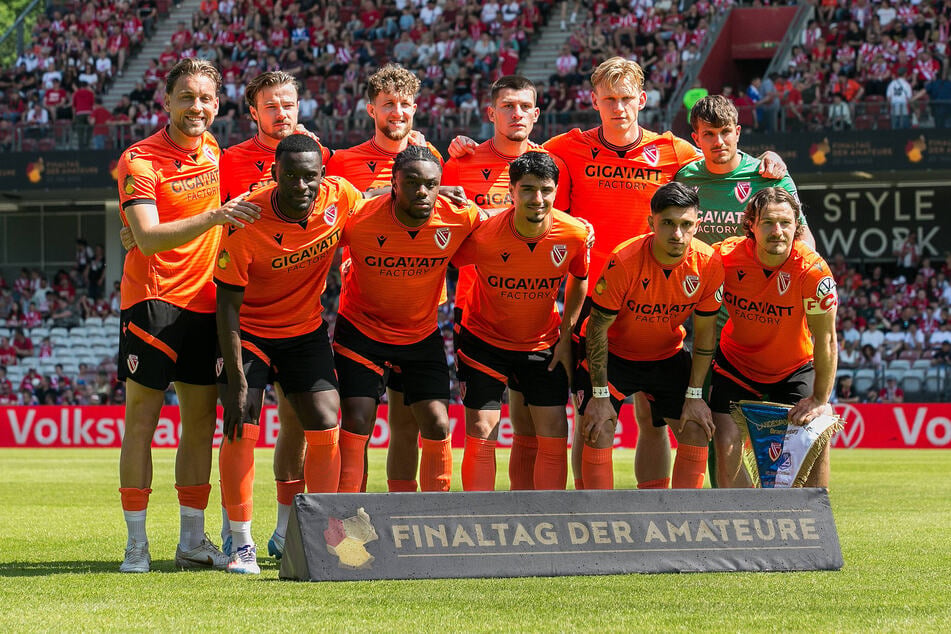 Das vorherige Ausweichtrikot war ein oranges und nur selten in Aktion.