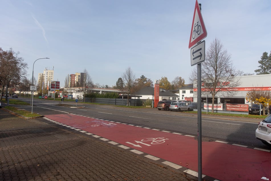 An jener Stelle auf der Licher Straße in Gießen hat sich der tödliche Unfall am Mittwochmorgen abgespielt.