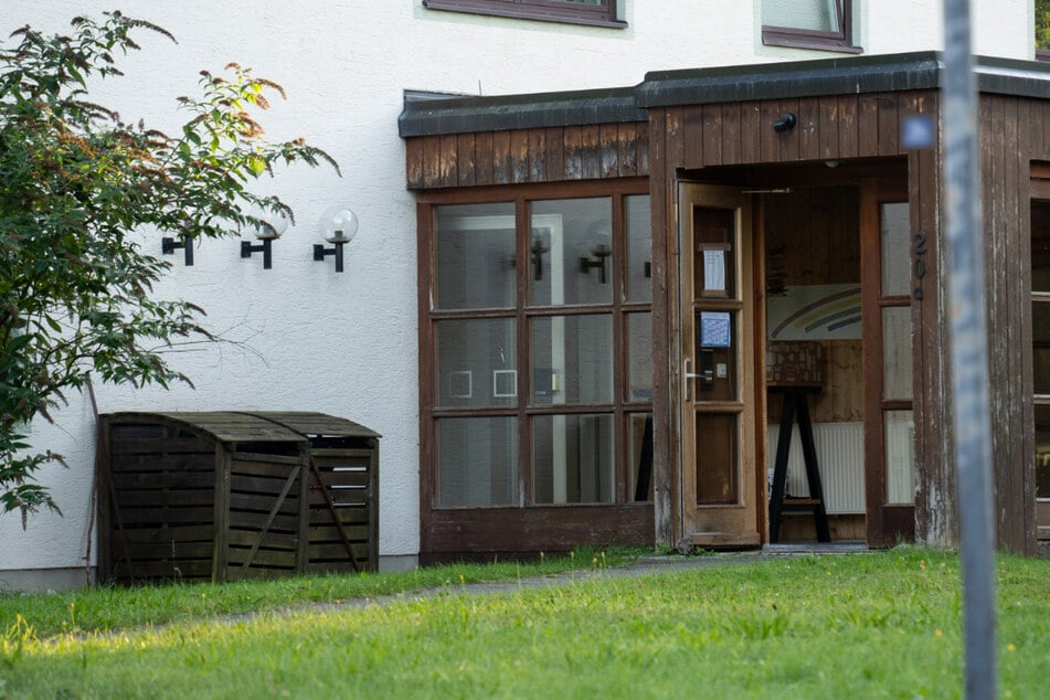 Das SEK musste die therapeutische Wohneinrichtung in Ruhpolding räumen, erst dann konnte ein Mann (46) festgenommen werden.